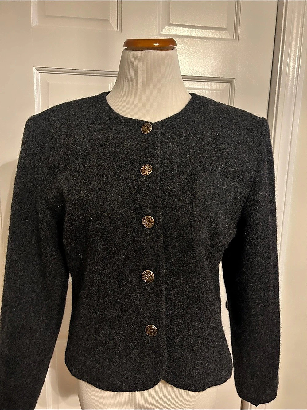 Vintage Norton McNaghton 100% wool Women's Black Button-Front cropped Blazer